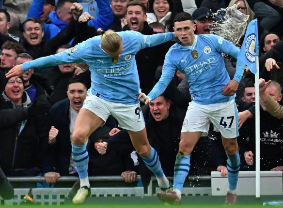  曼联逆转埃弗顿，拉什福德双响救主  